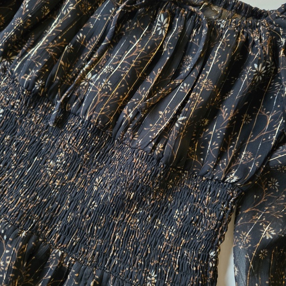 NSR Cropped Fitted Shimmery Top - Picture 3 of 11